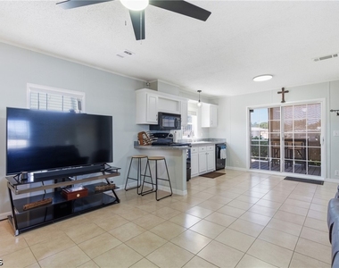 5558 Palm Beach Boulevard - Photo Thumbnail 4