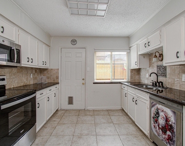823 S Ripple Creek Drive - Photo Thumbnail 15