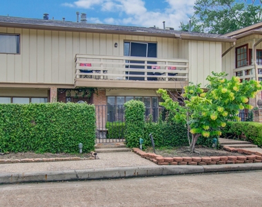 823 S Ripple Creek Drive - Photo Thumbnail 2