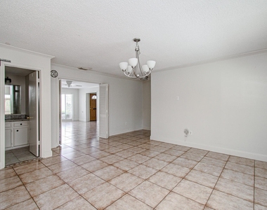 823 S Ripple Creek Drive - Photo Thumbnail 11