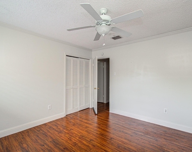 823 S Ripple Creek Drive - Photo Thumbnail 22