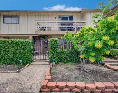 823 S Ripple Creek Drive - Photo Thumbnail 3