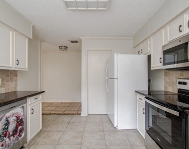 823 S Ripple Creek Drive - Photo Thumbnail 16