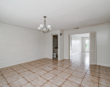 823 S Ripple Creek Drive - Photo Thumbnail 10