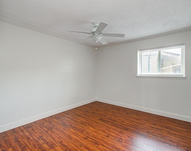 823 S Ripple Creek Drive - Photo Thumbnail 21