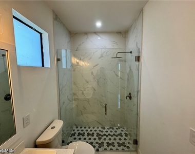 1208 Nw 25th Place - Photo Thumbnail 11