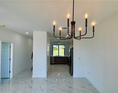 1208 Nw 25th Place - Photo Thumbnail 7