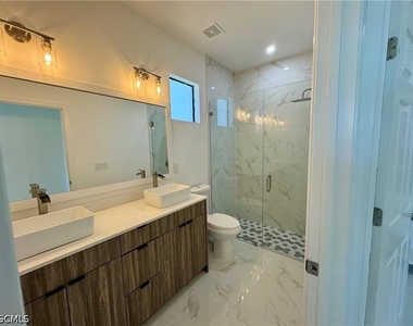 1208 Nw 25th Place - Photo Thumbnail 10
