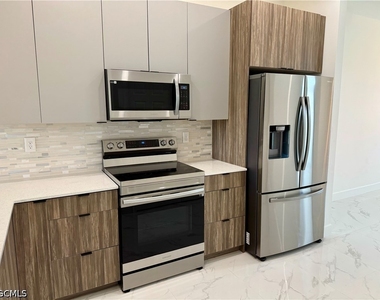 1208 Nw 25th Place - Photo Thumbnail 15