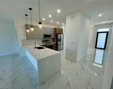 1208 Nw 25th Place - Photo Thumbnail 14