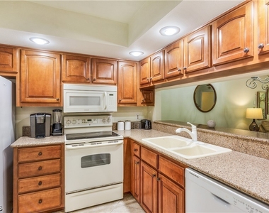 15126 Parkside Drive - Photo Thumbnail 6