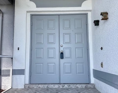 910 Sw 3rd Avenue - Photo Thumbnail 2