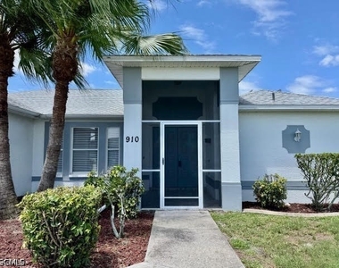 910 Sw 3rd Avenue - Photo Thumbnail 1
