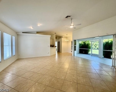910 Sw 3rd Avenue - Photo Thumbnail 5