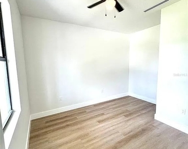 1041/1043 Albany Avenue - Photo Thumbnail 6