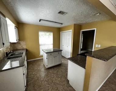 9631 Dundalk Street - Photo Thumbnail 2