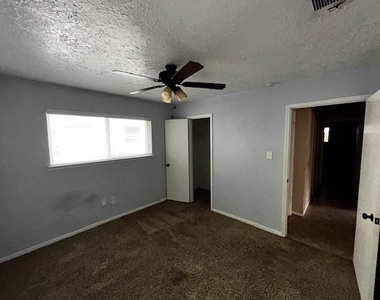 9631 Dundalk Street - Photo Thumbnail 6