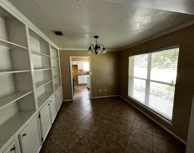 9631 Dundalk Street - Photo Thumbnail 3