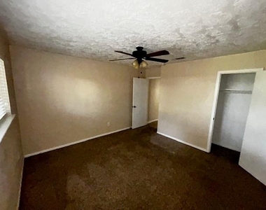9631 Dundalk Street - Photo Thumbnail 7