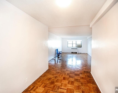 208 Anderson - Photo Thumbnail 20