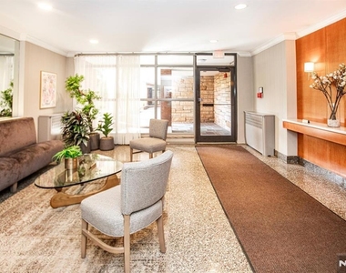 208 Anderson - Photo Thumbnail 4