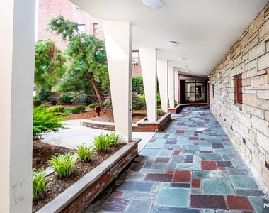 208 Anderson - Photo Thumbnail 2