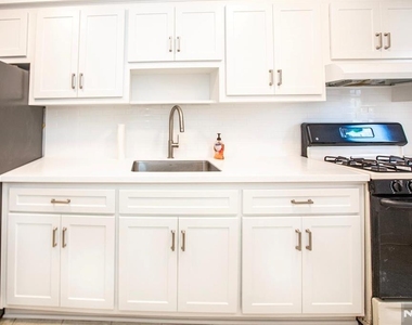 208 Anderson - Photo Thumbnail 17