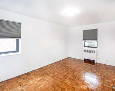 208 Anderson - Photo Thumbnail 31