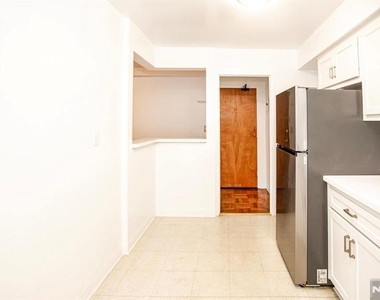 208 Anderson - Photo Thumbnail 18