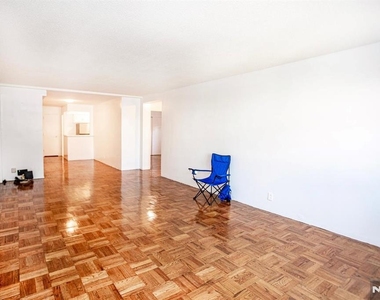 208 Anderson - Photo Thumbnail 23