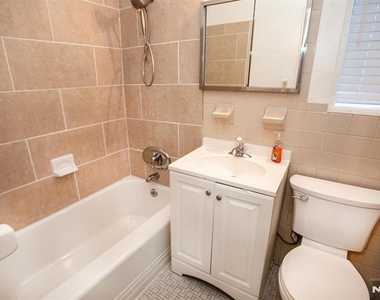208 Anderson - Photo Thumbnail 27