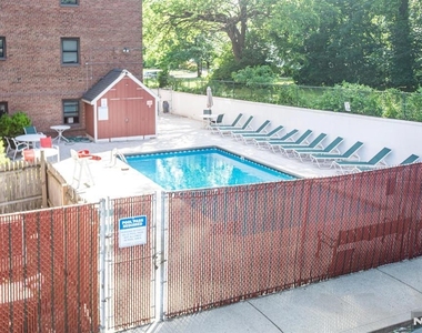 208 Anderson - Photo Thumbnail 8