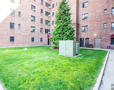 208 Anderson - Photo Thumbnail 10