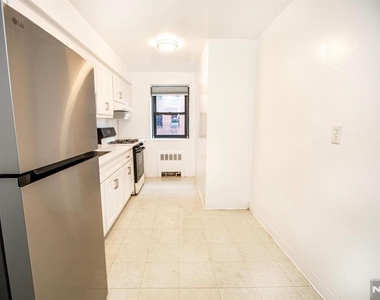 208 Anderson - Photo Thumbnail 15