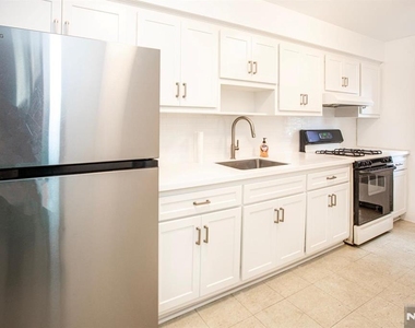 208 Anderson - Photo Thumbnail 16