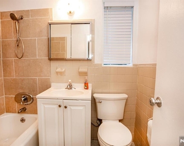 208 Anderson - Photo Thumbnail 28