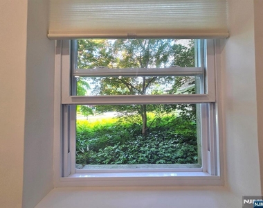 2345 Linwood - Photo Thumbnail 8