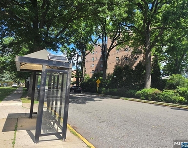 2345 Linwood - Photo Thumbnail 26