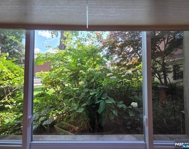 2345 Linwood - Photo Thumbnail 14