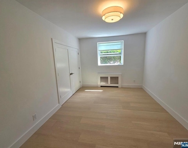 2345 Linwood - Photo Thumbnail 22
