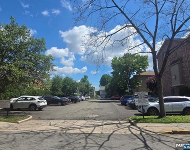 2345 Linwood - Photo Thumbnail 25
