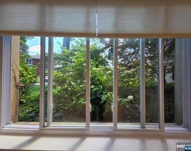 2345 Linwood - Photo Thumbnail 13