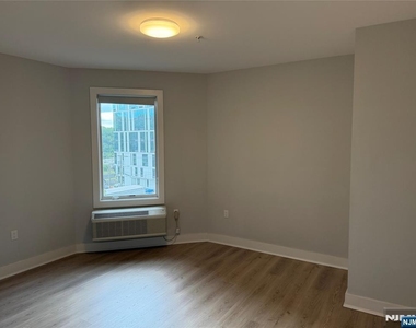 2150 N Central - Photo Thumbnail 4