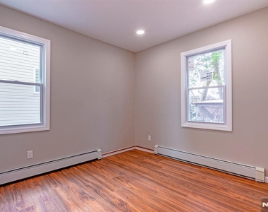 163 Jefferson - Photo Thumbnail 4