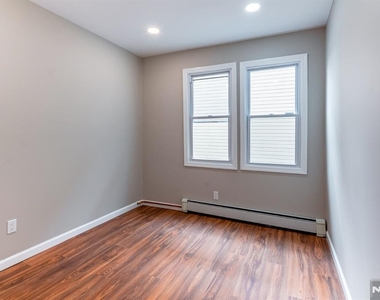 163 Jefferson - Photo Thumbnail 6