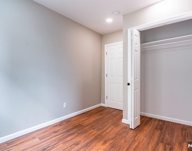 163 Jefferson - Photo Thumbnail 9