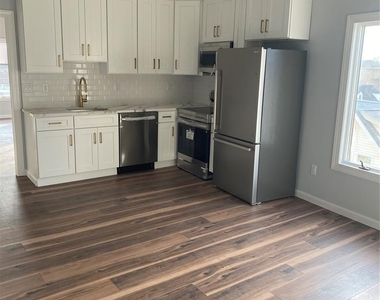 733 Anderson - Photo Thumbnail 4