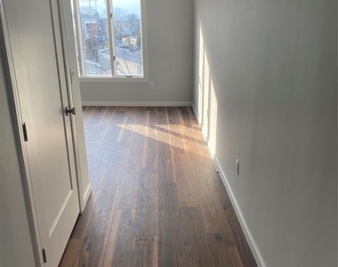 733 Anderson - Photo Thumbnail 6