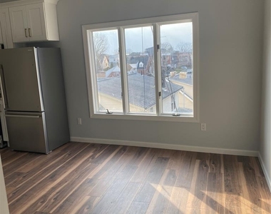 733 Anderson - Photo Thumbnail 5