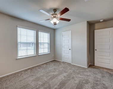 1710 Goose Island Lane - Photo Thumbnail 8